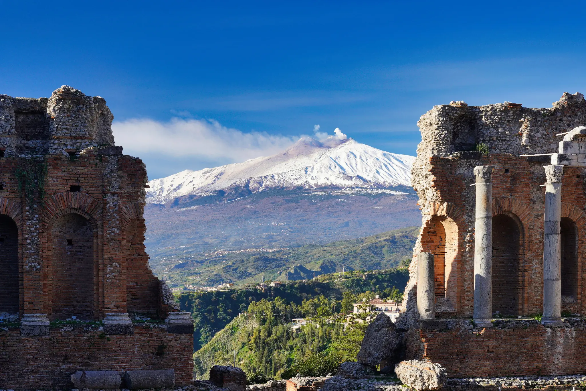 L’Etna innevato, simbolo della Sicilia